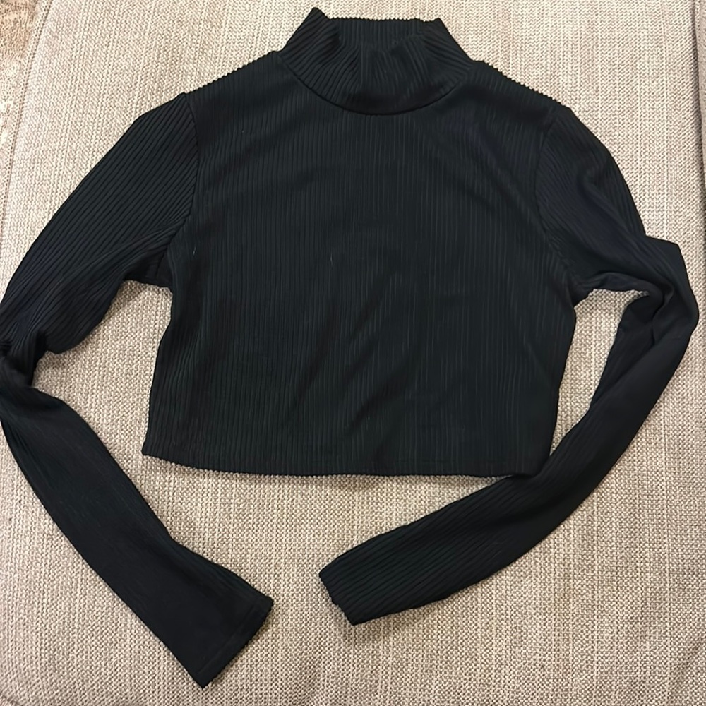 Black cropped long sleeve